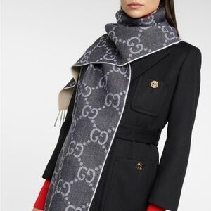 Gucci GG Monogram Grey/Ivory Reversible Wool Fringe Scarf + Box